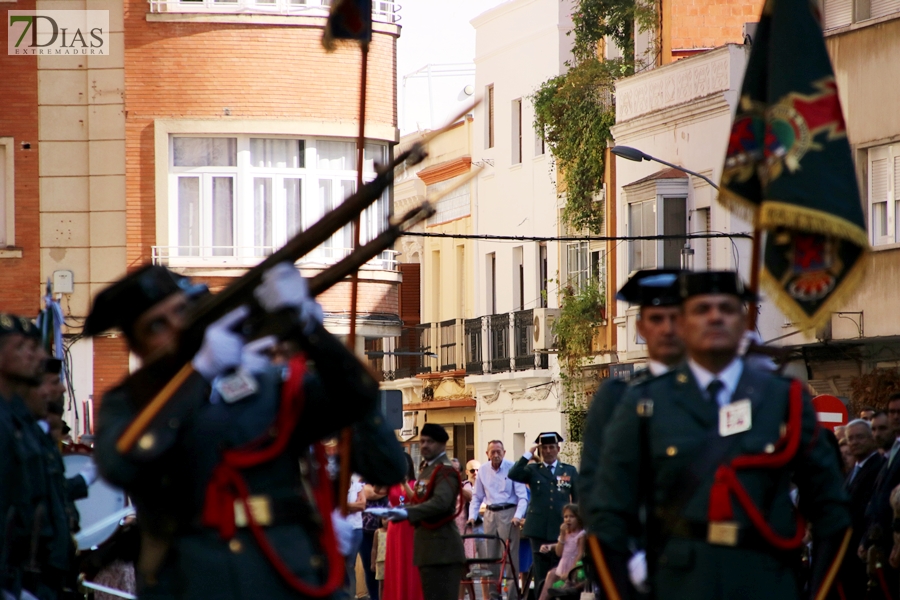 Desfile y medallas por el &#39;Día de la Fiesta Nacional&#39; en Badajoz