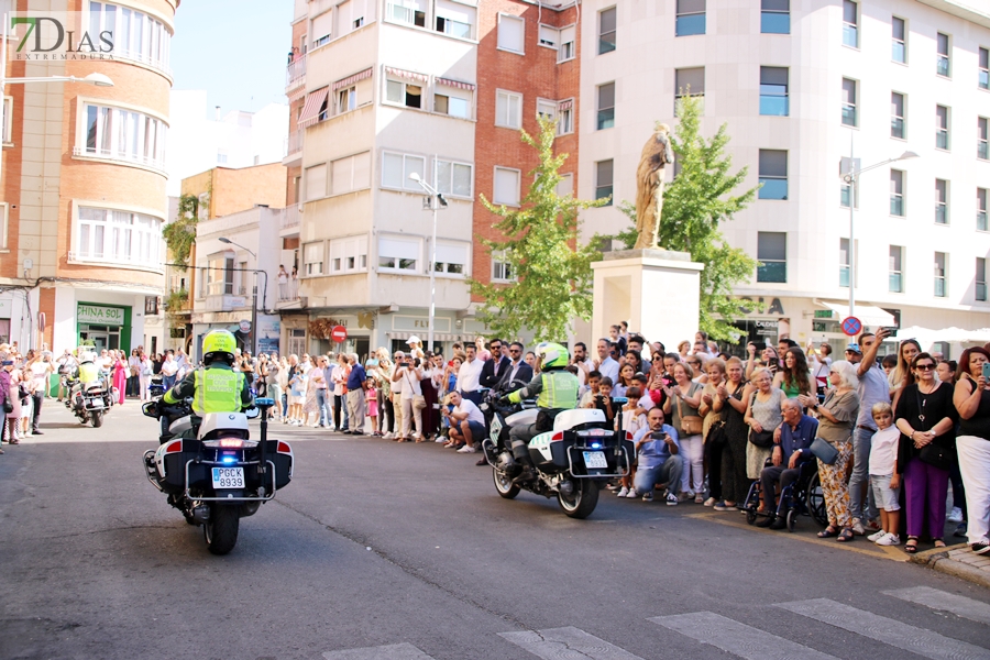 Desfile y medallas por el &#39;Día de la Fiesta Nacional&#39; en Badajoz