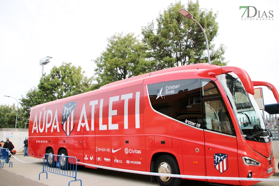 REPOR: Gran ambiente en el partido entre las leyendas del Atlético de Madrid y los veteranos del C.D. Badajoz