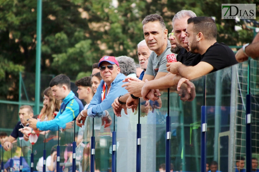 REPOR: Gran ambiente en el partido entre las leyendas del Atlético de Madrid y los veteranos del C.D. Badajoz