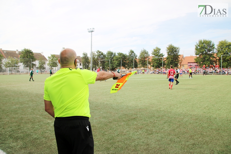 REPOR: Gran ambiente en el partido entre las leyendas del Atlético de Madrid y los veteranos del C.D. Badajoz