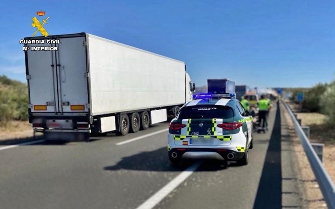 Paran a un camionero en la A-5 tras poner en peligro a la circulación