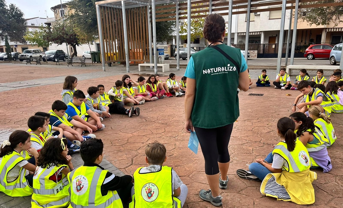 Cuatro colegios extremeños sacan las clases al aire libre