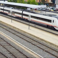 La presidenta de la Junta reivindica un tren directo Madrid-Lisboa