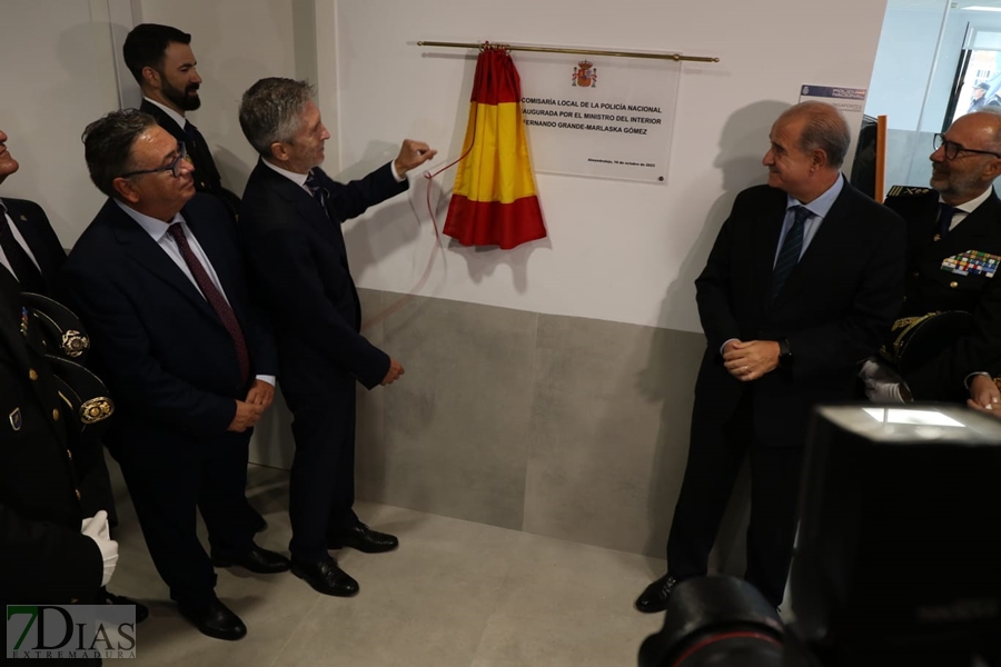 Grande-Marlaska inaugura la nueva comisaría de Almendralejo