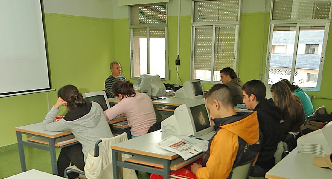 Se publican ayudas al transporte o comedor escolar para alumnos de estos programas