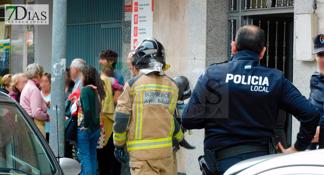 Incendio de vivienda en la calle Jesús Rincón Jiménez en Badajoz