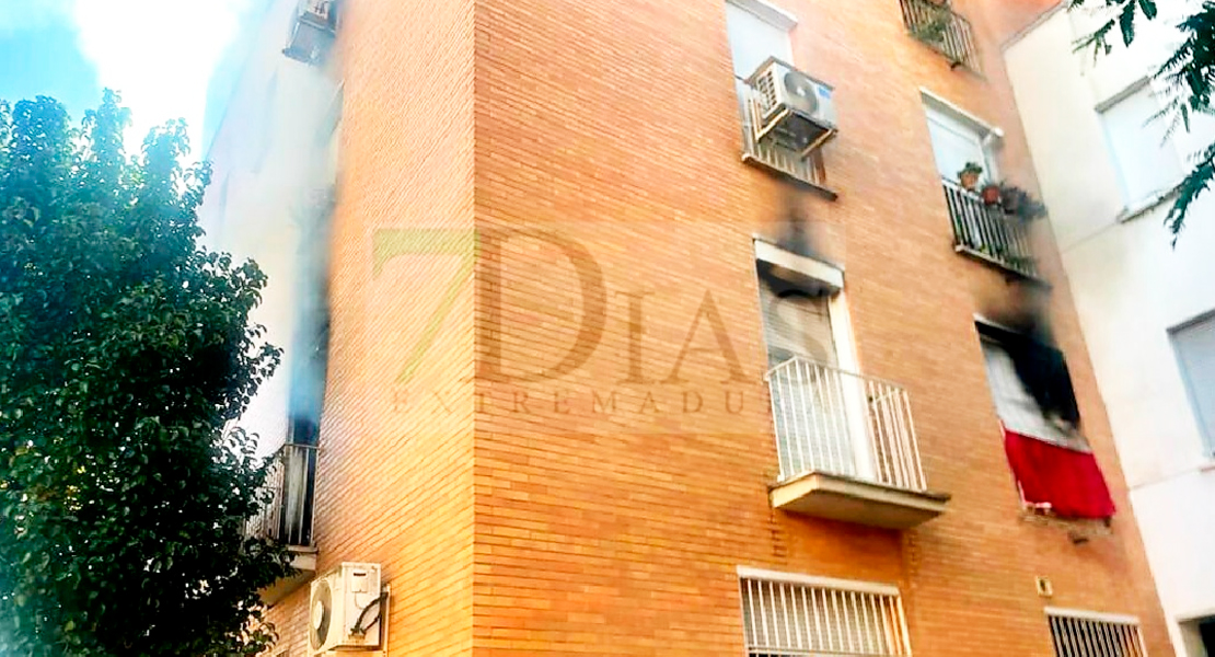 Una menor de 13 años intoxicada en un incendio en Almendralejo