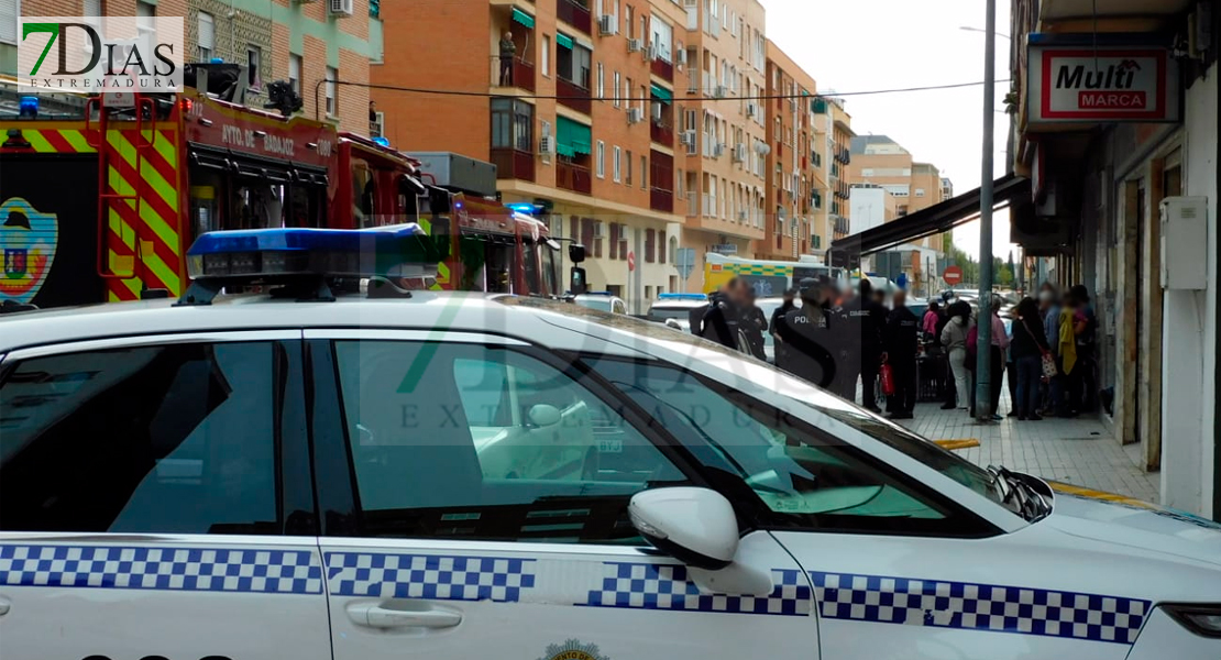 Incendio de vivienda en la calle Jesús Rincón Jiménez en Badajoz