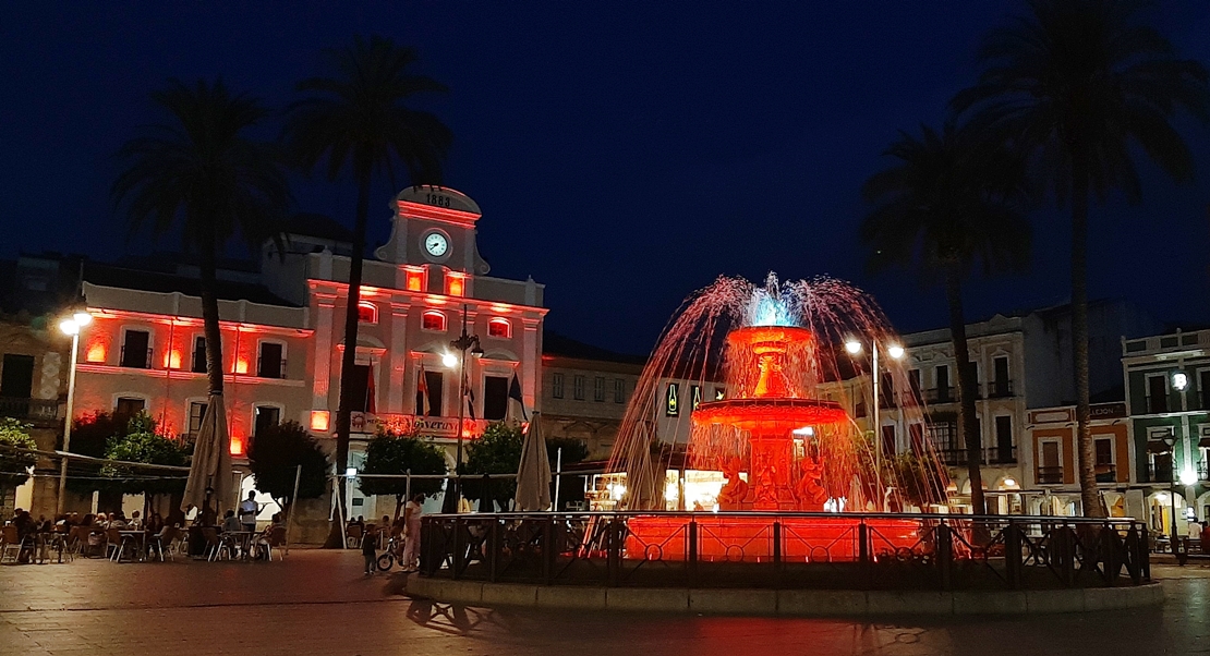 Los monumentos de Mérida se iluminan en color rojo por el Síndrome 22q11