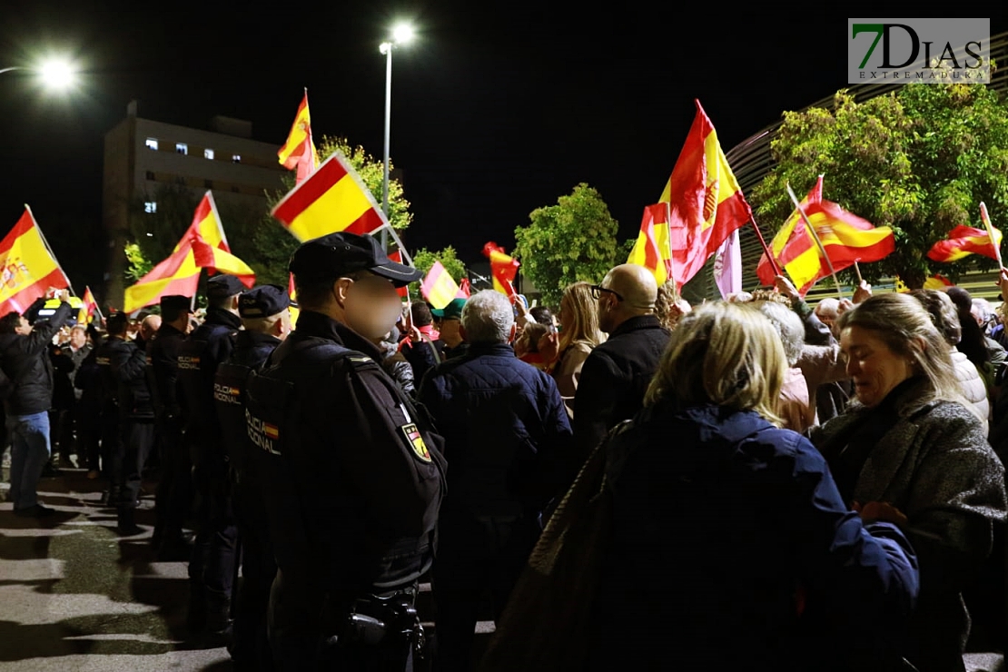 Condenan “los comportamientos antidemocráticos de las derechas nacionalistas” ante las sedes del PSOE