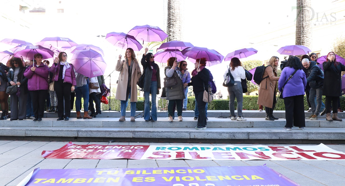 Alrededor de 1.000 personas se manifiestan contra la Violencia de Género en Badajoz