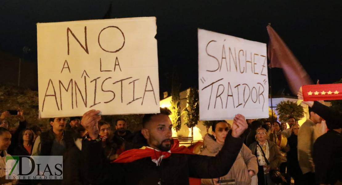 Cientos de emeritenses se manifiestan en contra de la amnistía