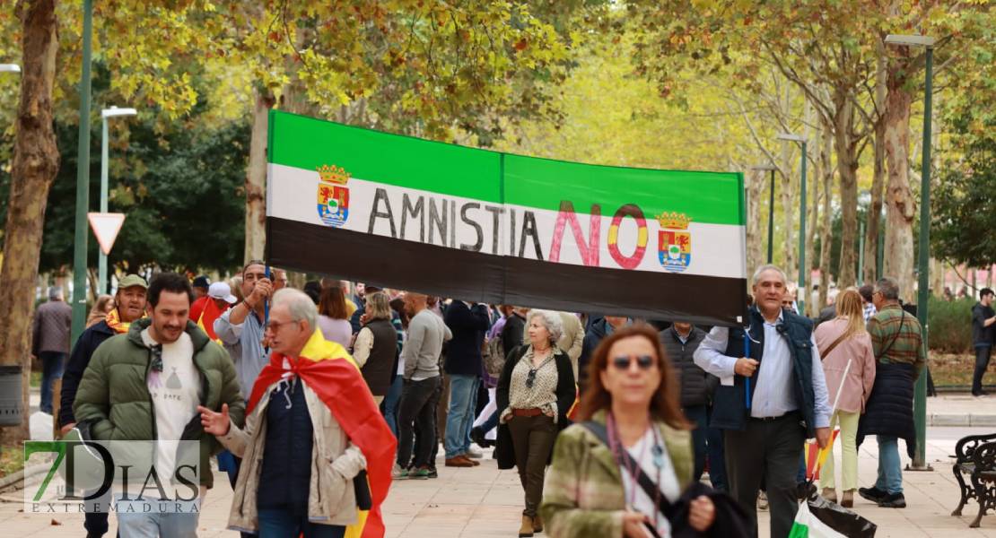 La manifestación contra la amnistía en Badajoz congrega a miles de pacenses