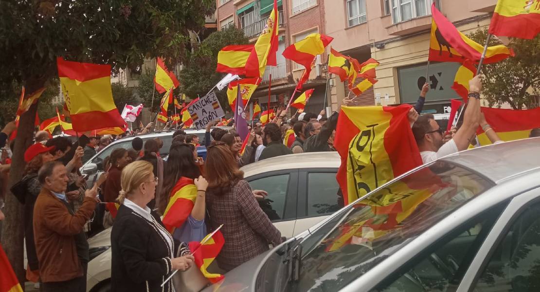 La manifestación contra la amnistía en Badajoz congrega a miles de pacenses