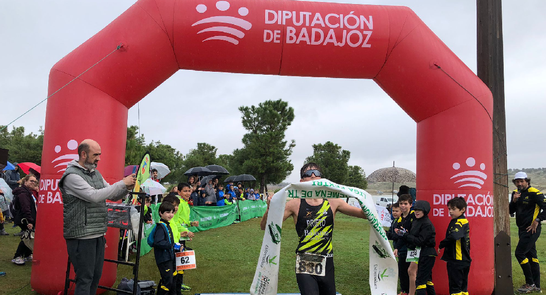 Luis Prieto y Mª Remedios Mendoza ganan el XI Duatlón Cros Doña Blanca