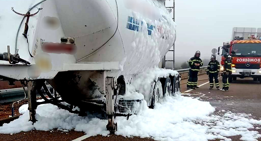 Bomberos del CPEI evitan que un camión acabe calcinado