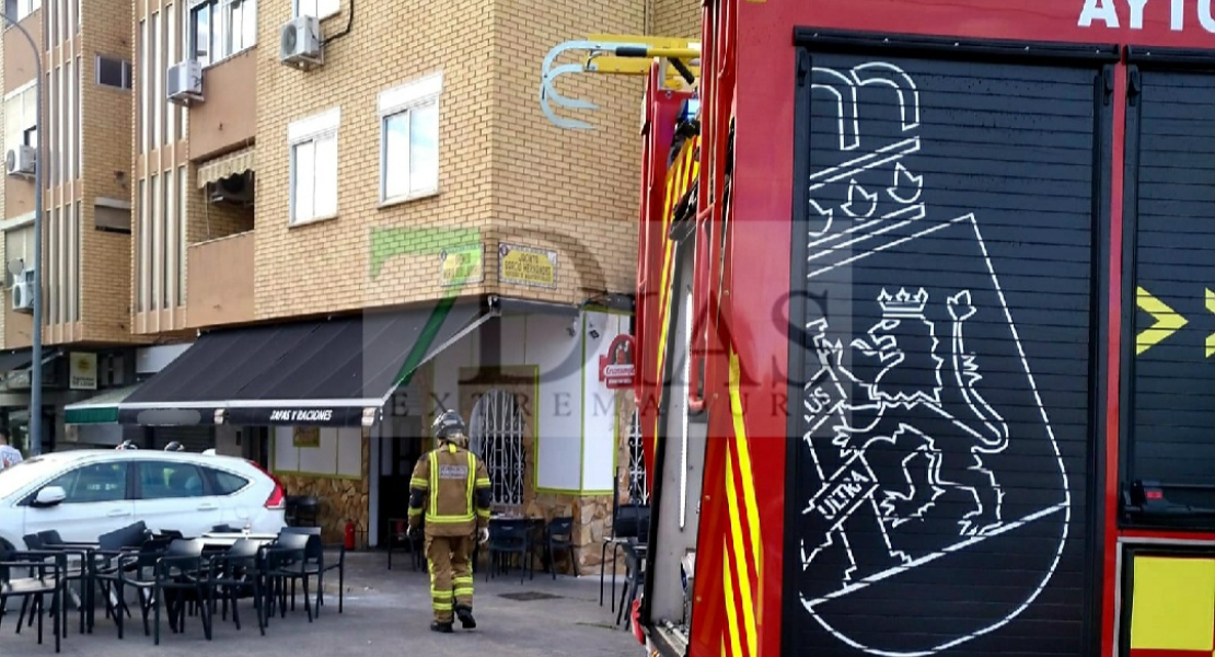 Incendio en un bar de la avenida María Auxiliadora en Badajoz