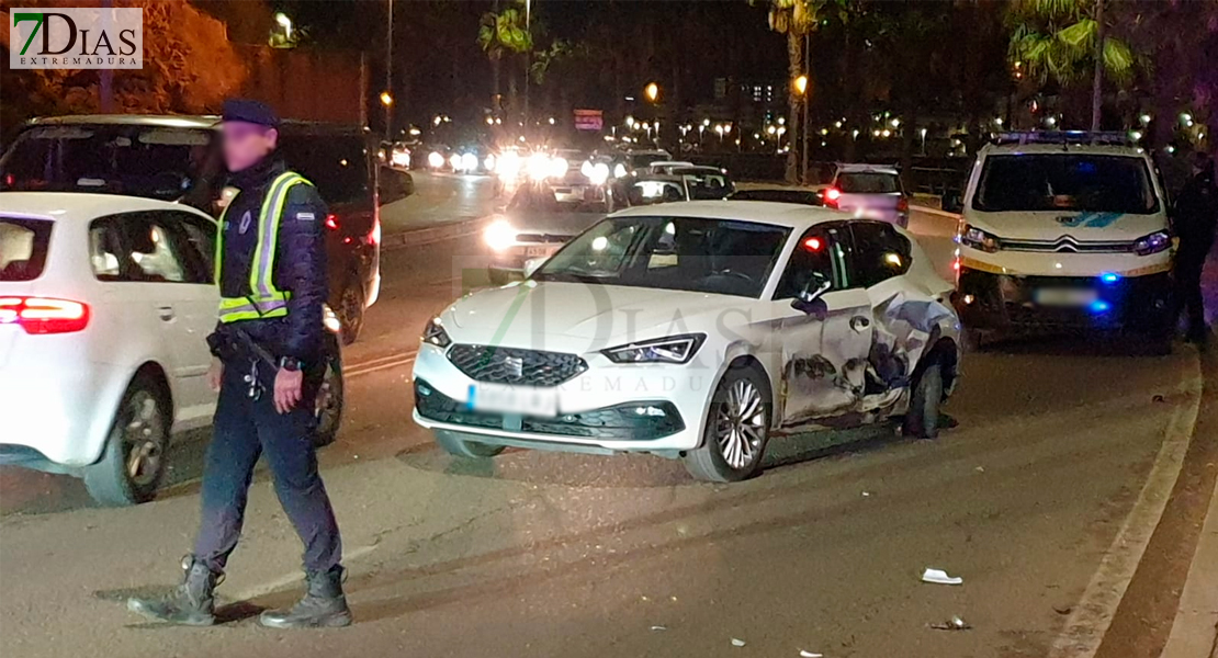 Gran retención tras un accidente en la Ronda de Circunvalación de Badajoz