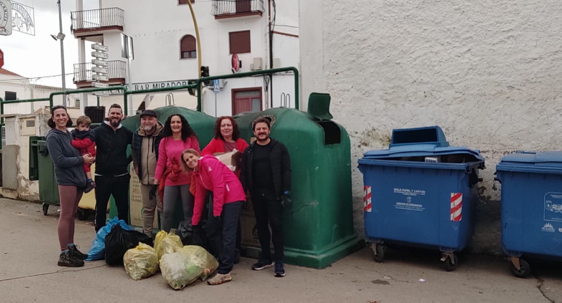 El proyecto 'Libera' recoge 55 kilos de basura en Ribera del Fresno