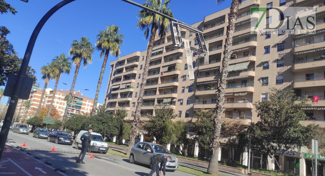 Retenciones en la Avenida Sinforiano Madroñero tras un incidente con una grúa