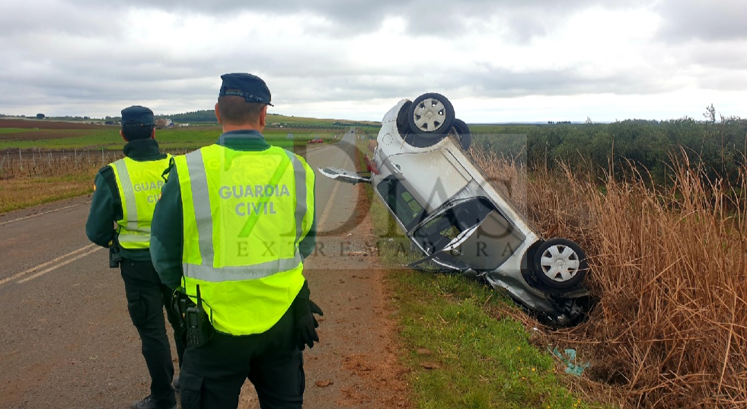 Guardia Civil: "Afortunadamente no hay que lamentar ningún daño personal tras el grave accidente"