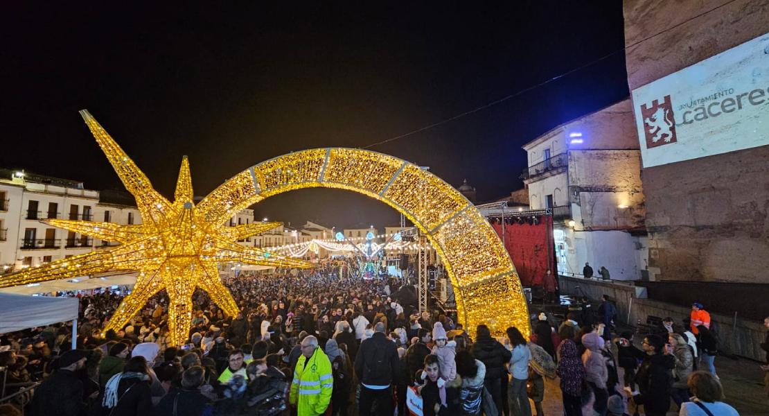 UED critica el gasto en iluminación navideña en Cáceres