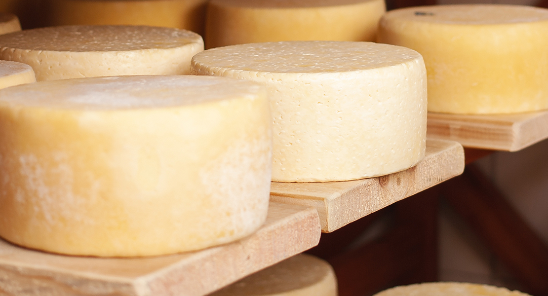 Alerta alimentaria por un queso contaminado a la venta en supermercados