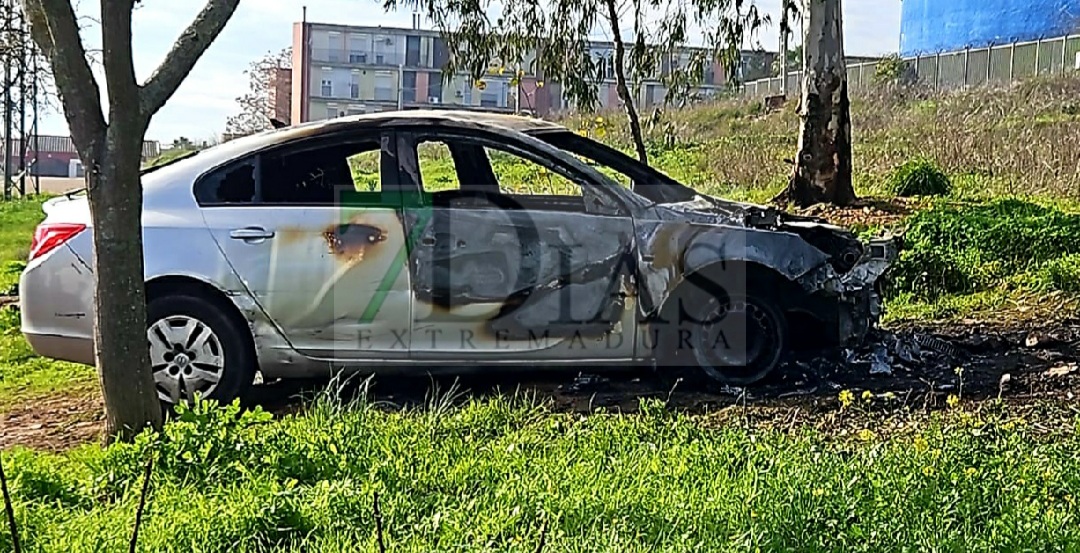 Aparece quemado un nuevo coche en las calles de Badajoz