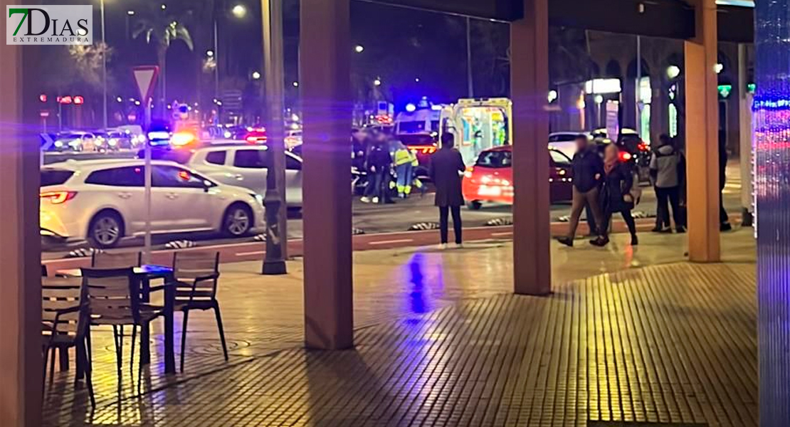 Accidente en una rotonda de Valdepasillas (Badajoz)