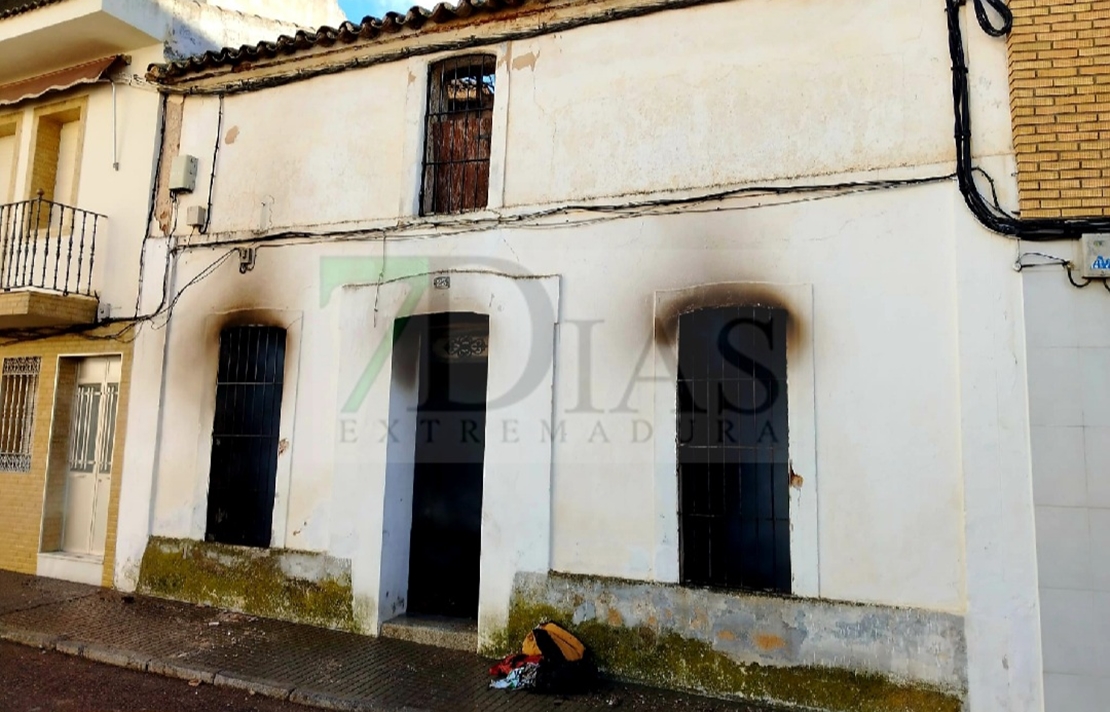 Continúa la búsqueda del segundo cadáver en el incendio de Zalamea de la Serena