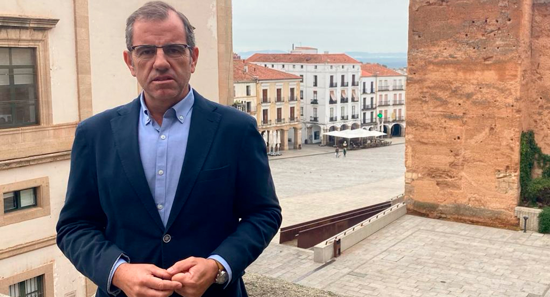 VOX: "Los cacereños le importan un pimiento al PSOE"