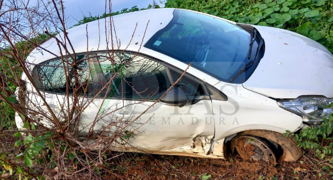 Se accidenta en la EX-209 y acaba saliéndose de la vía