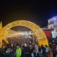 UED critica el gasto en iluminación navideña en Cáceres