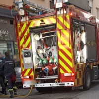 Provocan un incendio en el rellano de un bloque de viviendas en Badajoz