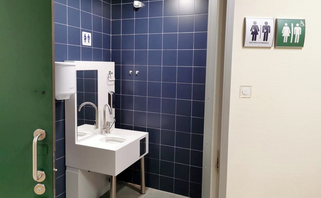 El Universitario de Cáceres instala el primer baño adaptado para pacientes ostomizados