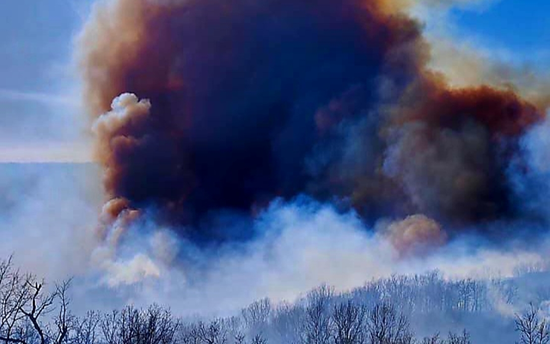 Continúa activo el incendio de Piornal