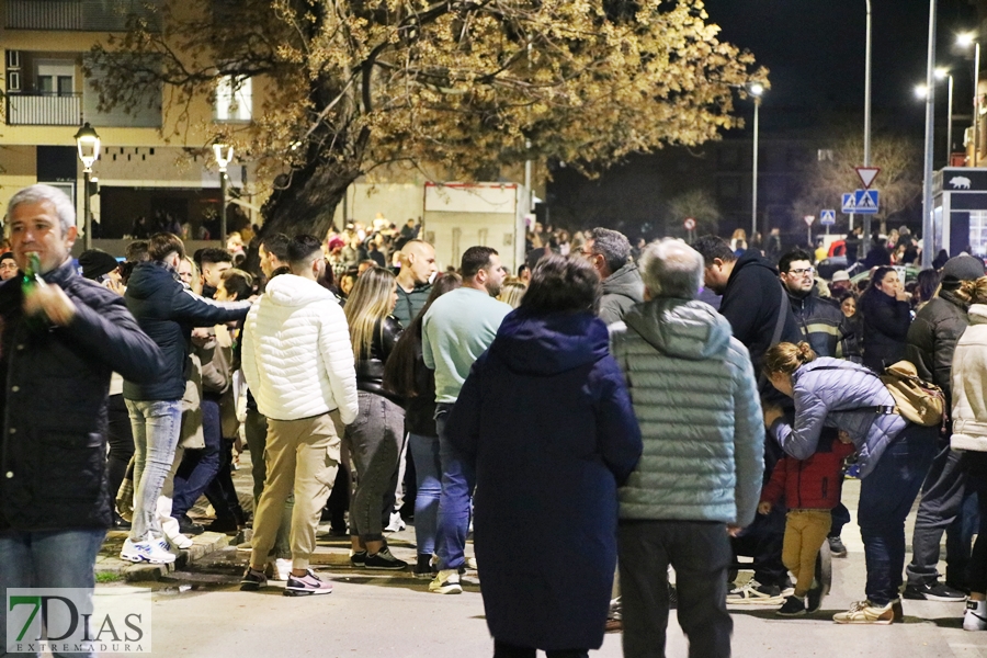 Buen ambiente en la antesala del Carnaval gracias a las Candelas de la margen derecha