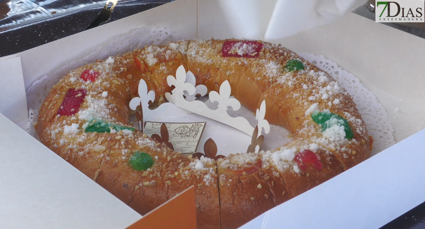 Los pacenses disfrutan del tradicional roscón de Reyes en San Francisco