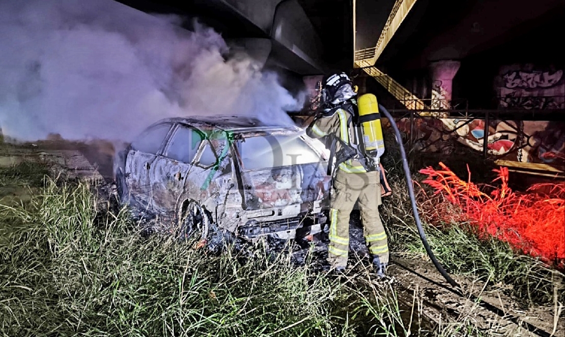 Otra madrugada con incendio de vehículo en Badajoz