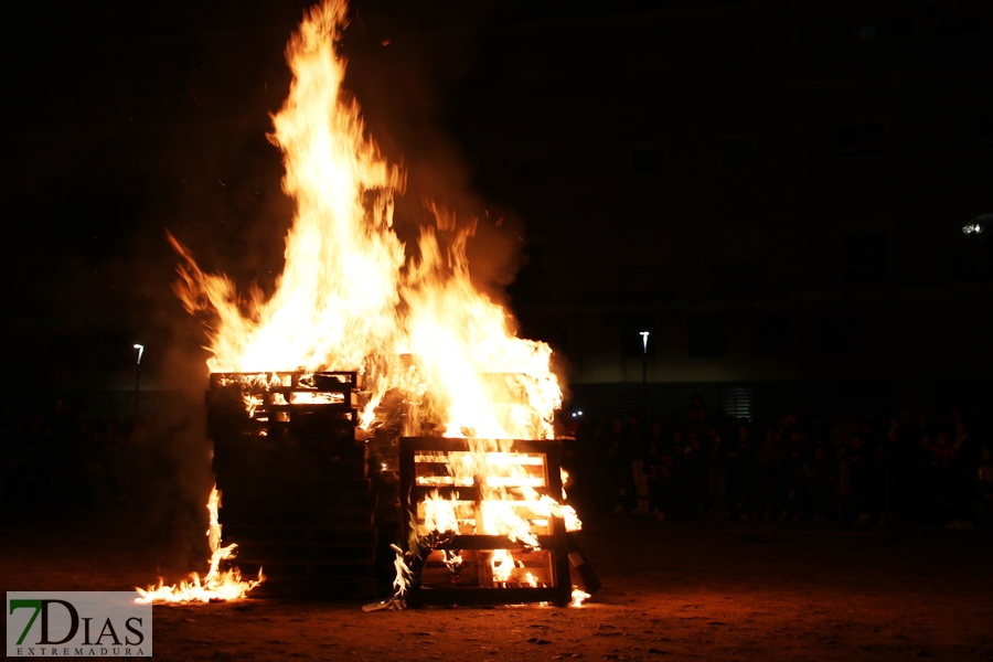 Buen ambiente en la antesala del Carnaval gracias a las Candelas de la margen derecha