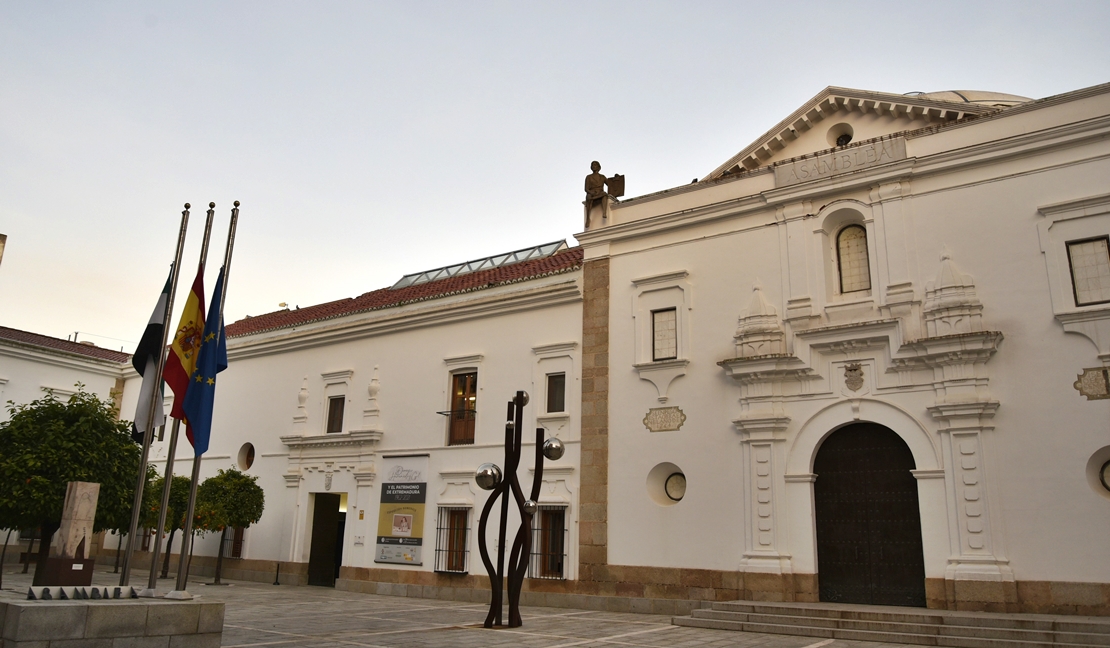 La Asamblea de Extremadura se suma al día de luto oficial declarado por España y Portugal