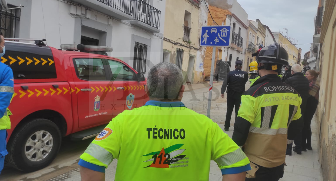 Desalojan varias viviendas del casco antiguo tras el derrumbe de una vivienda