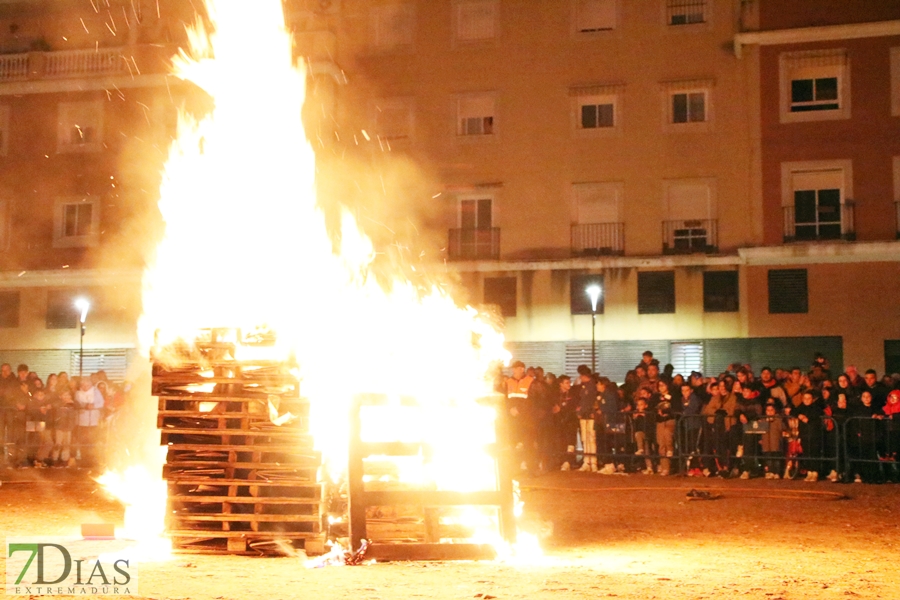 Buen ambiente en la antesala del Carnaval gracias a las Candelas de la margen derecha