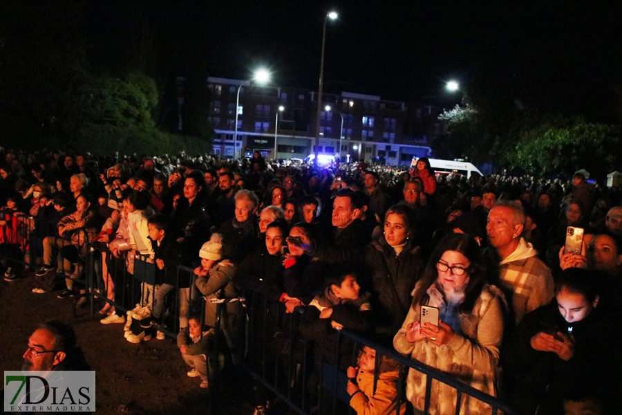 Buen ambiente en la antesala del Carnaval gracias a las Candelas de la margen derecha