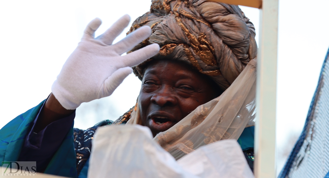 Los Reyes Magos reparten ilusión en Badajoz