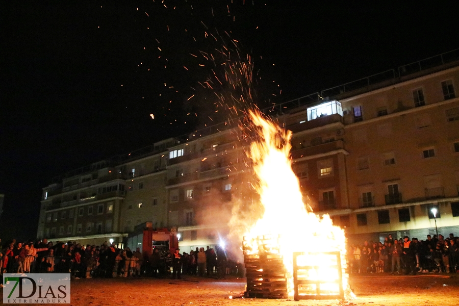 Buen ambiente en la antesala del Carnaval gracias a las Candelas de la margen derecha