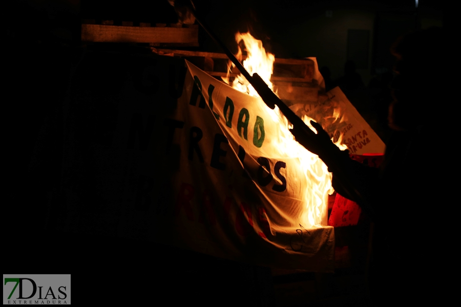 Buen ambiente en la antesala del Carnaval gracias a las Candelas de la margen derecha