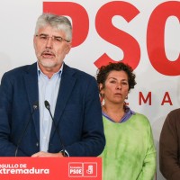 PSOE: "Pretenden privatizar el servicio de ayuda a domicilio en 27 localidades extremeñas"