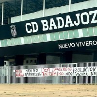 Las pancartas tapan las puertas del Nuevo Vivero: habrá una gran manifestación